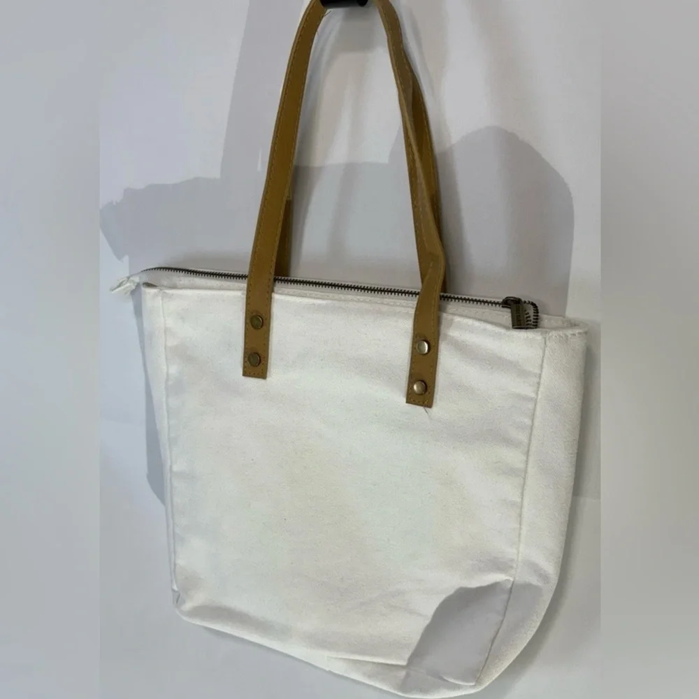 Cozy Earth NWT Cream Canvas Tote Bag Faux Leather Straps Stud Detail Medium - Picture 9 of 10